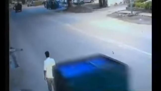 200人見死不救　車禍男倒地身亡