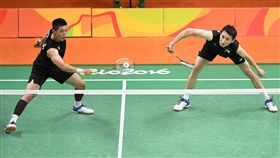 奧運羽球男雙 李勝木蔡佳欣吞敗
里約奧運羽球男子雙打第一輪比賽，中華隊李勝木（右
）、蔡佳欣（左）迎戰俄羅斯搭檔索松諾夫、伊凡諾夫
，11日（當地時間）以0比2落敗，吞下男雙首場敗仗。
中央社記者張新偉里約攝 105年8月12日