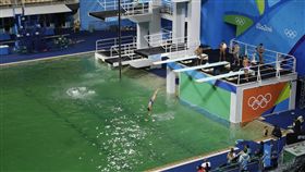 奧運泳池變綠色（圖／美聯社／達志影像）