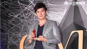 歌手倪安東出席髮品發表會獻唱,婚後幸福滿滿溢於言表