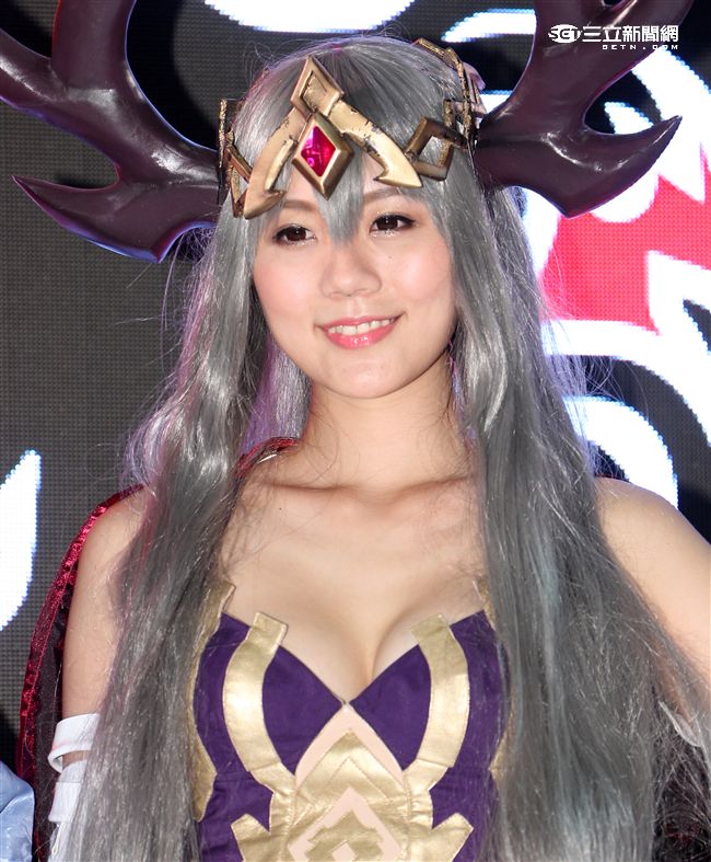 漫畫博覽會「怪物彈珠」五辣模。（記者邱榮吉/攝影）

