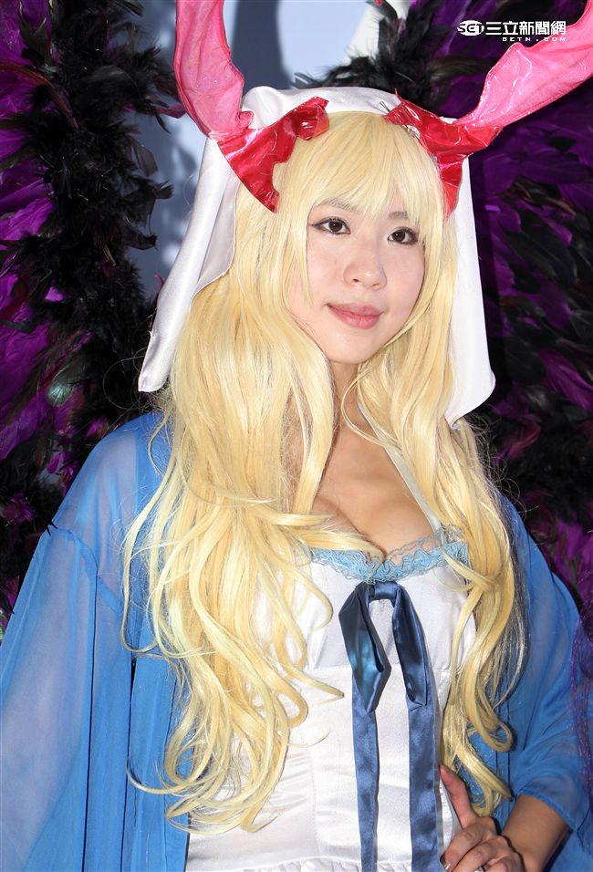 漫畫博覽會「怪物彈珠」五辣模。（記者邱榮吉/攝影）

