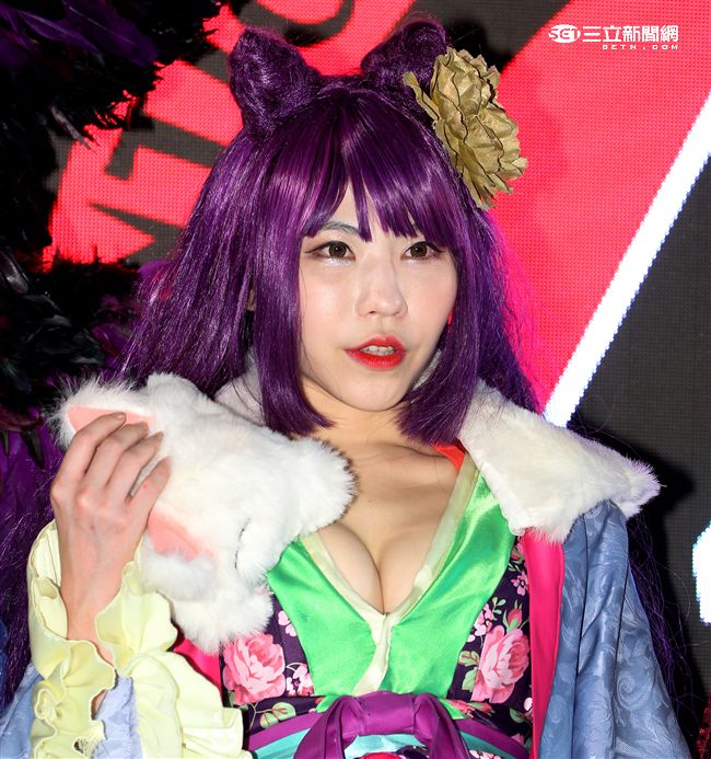 漫畫博覽會「怪物彈珠」五辣模。（記者邱榮吉/攝影）

