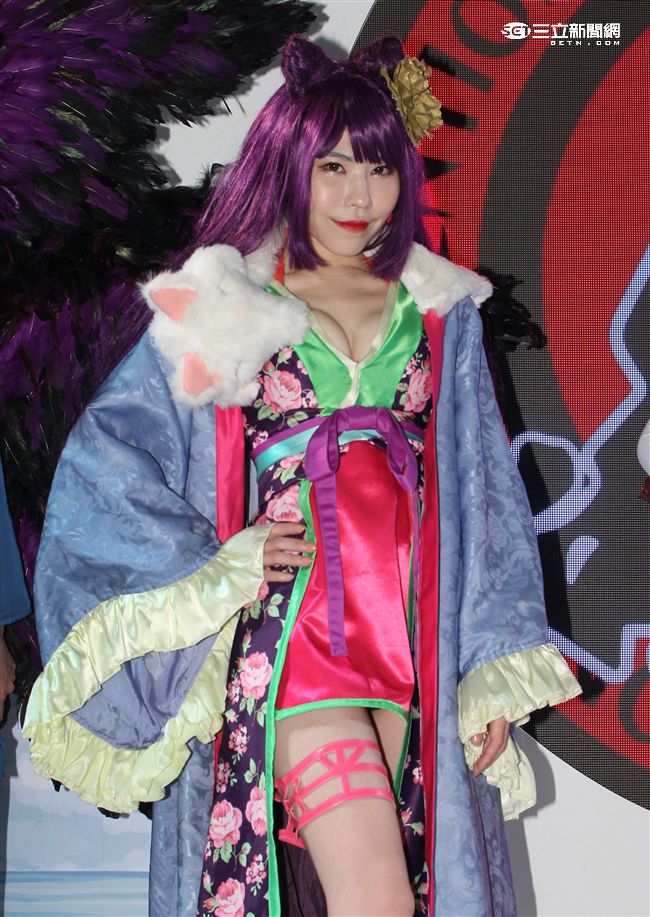 漫畫博覽會「怪物彈珠」五辣模。（記者邱榮吉/攝影）

