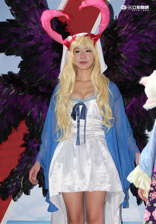 漫畫博覽會「怪物彈珠」五辣模。（記者邱榮吉/攝影）

