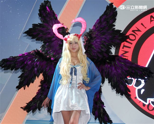 漫畫博覽會「怪物彈珠」五辣模。（記者邱榮吉/攝影）

