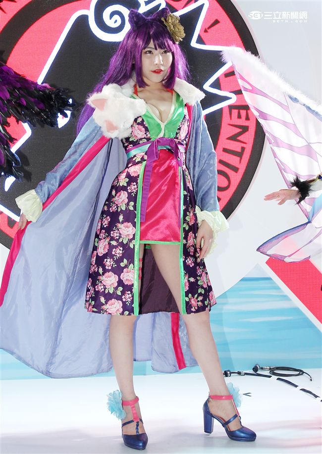 漫畫博覽會「怪物彈珠」五辣模。（記者邱榮吉/攝影）

