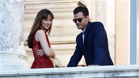 達珂塔強森
臉書https://www.facebook.com/DakotaJohnsonTaiwan/photos/a.890397054385861.1073741923.783747205050847/1069964626429102/?type=3&theater