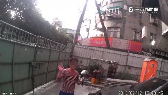 酒駕臨檢心虛逃　醉男持安全帽K員警