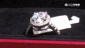 找相似款鑽戒調包　因錯估重量遭識破
