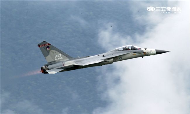 IDF經國號戰機性能展示。（記者邱榮吉/攝影）