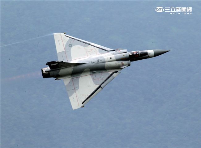 幻象2000戰機性能展示。（記者邱榮吉/攝影）