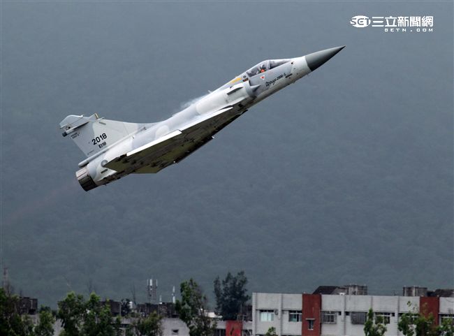 幻象2000戰機性能展示。（記者邱榮吉/攝影）