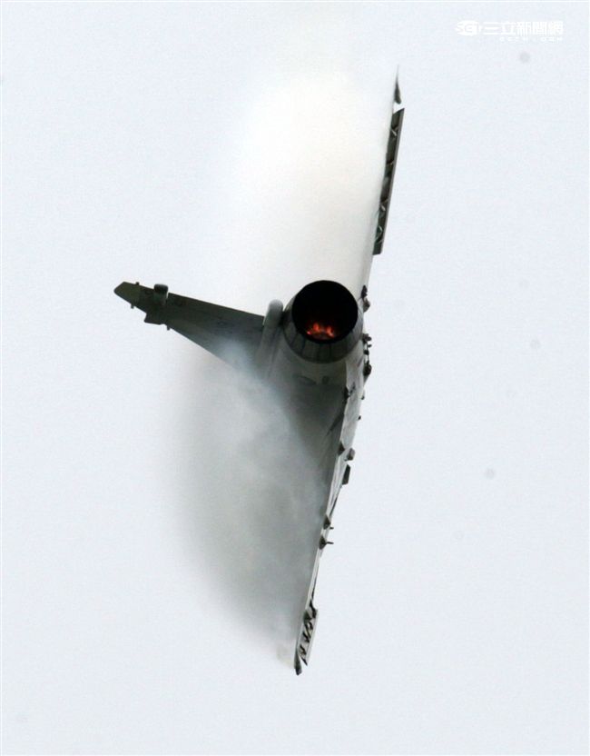 幻象2000戰機性能展示。（記者邱榮吉/攝影）