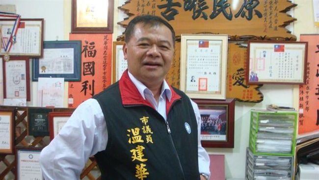 前議員停車釀擦撞　酒測高達1.28