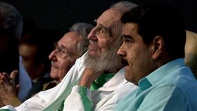 古巴革命領導人、前總統斐代爾．卡斯楚（Fidel Castro）13日慶祝90歲生日，罕見公開露面。AP