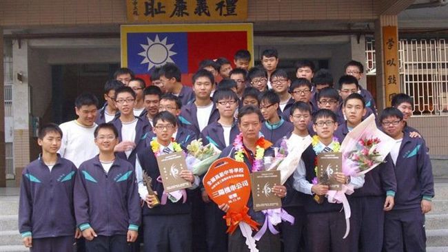 技職師自掏腰包　帶弱勢生揚名國際