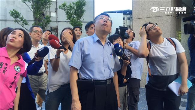 雞毛蒜皮找市長！　柯檢視興隆公宅
