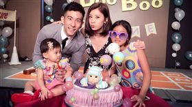 賈靜雯 修杰楷 
賈靜雯臉書