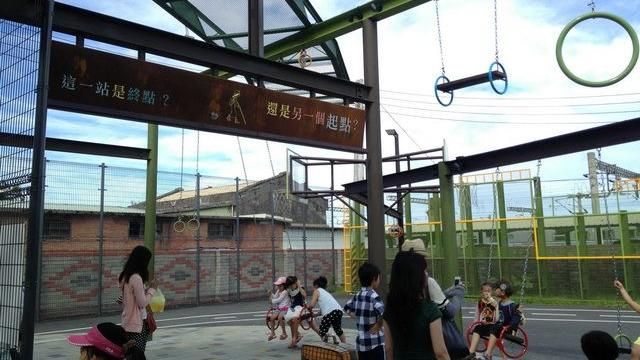 街道家俱無安全規範　女童摔倒撞破頭