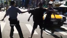 基隆男子持利剪自殘