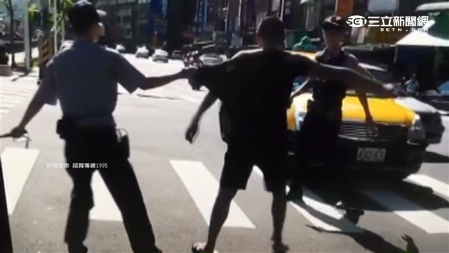 街上揮舞利剪嚇壞人　男疑自殘滿臉血