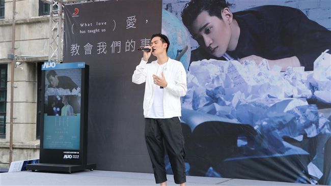 周興哲否認愛林艾為　自爆最愛類型