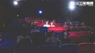 女兒被男同學約看電影　父變裝進影廳