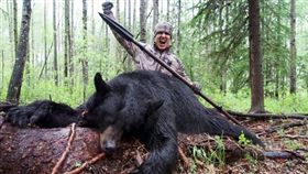 美國獵殺黑熊（圖／翻攝自鏡報）