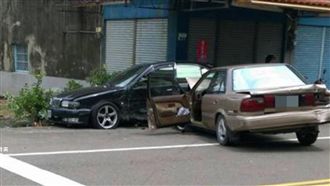 七月半車爆衝？　酒醉三寶街頭大亂撞