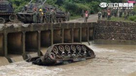  ＣＭ１１型戰車翻覆屏東網紗溪_讀者提供