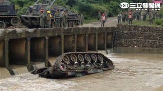 戰車翻覆落溪　3死1救回1逃生