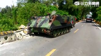 金門迫砲甲車5日撞橋墩　險些墜溪