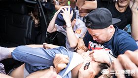 台大生虐貓 交保 記者林敬旻攝