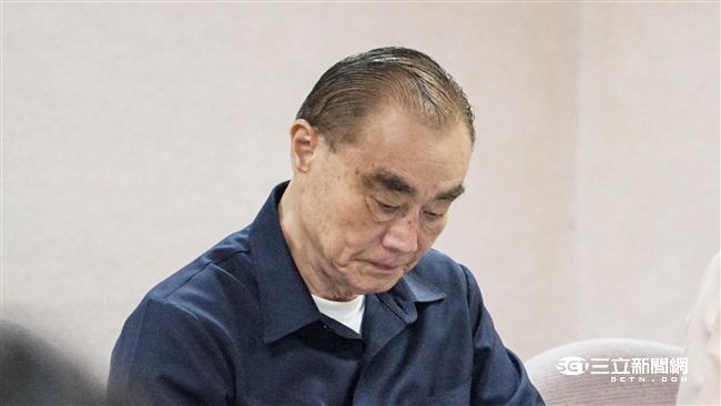 戰車翻覆　國防部長神隱為了...