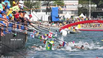 奧運釣魚大賽？長泳賽補給用「釣」的