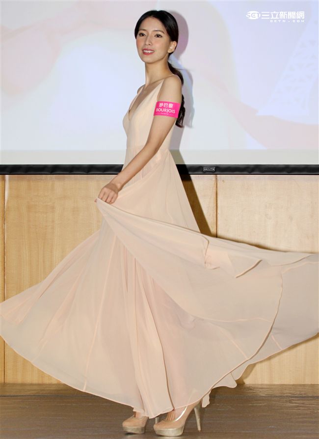 氣質女伶陳匡怡彩妝保養有一套。（記者邱榮吉/攝影）