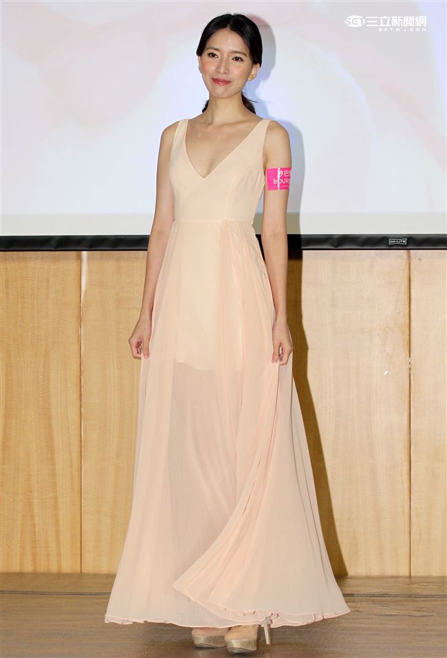 氣質女伶陳匡怡彩妝保養有一套。（記者邱榮吉/攝影）