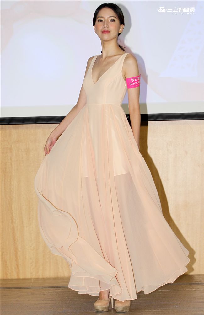 氣質女伶陳匡怡彩妝保養有一套。（記者邱榮吉/攝影）