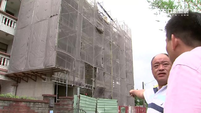 太超過！建商趁屋主外出偷上樓搭鷹架