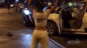 大陸女子撞死人後跳舞／鳳凰網