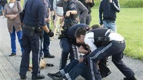 奧地利火車攻擊_每日郵報