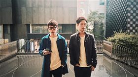 南韓男子雙人組10cm
圖／臉書