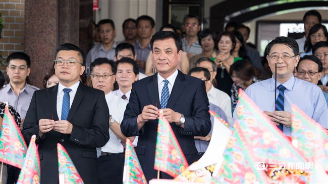 互相尊重？新舊院長普渡各自辦