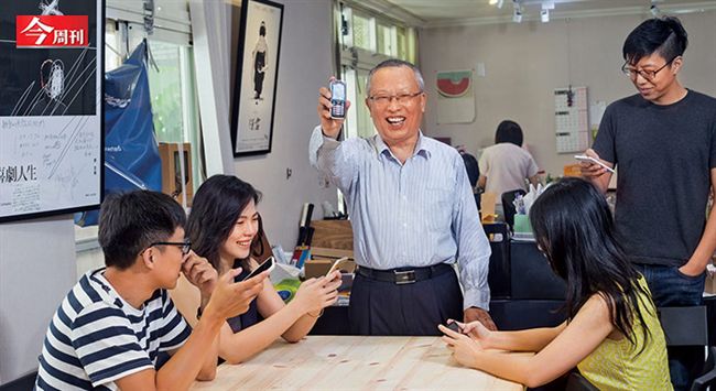 中年阿伯募資成台版《高年級實習生》