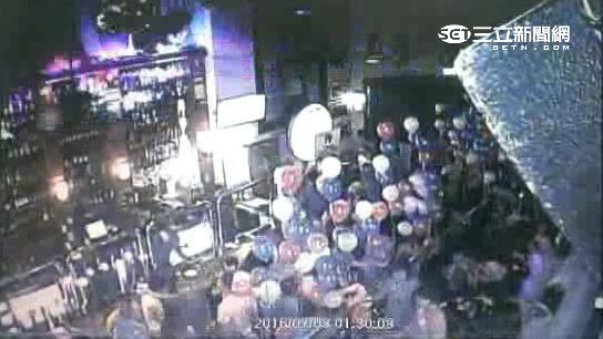 酒醉搭訕女客遭拒　土國官員大鬧酒吧