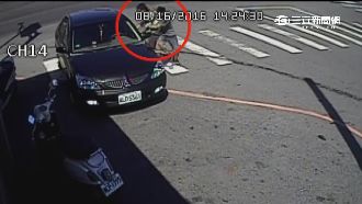 挑釁反遭過肩摔　男惱羞揮刀砍傷女兵