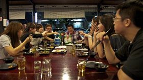 聊天,圖／jun, flickr  CC License