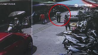 員警取締違規　8旬攤販控粗暴拖行