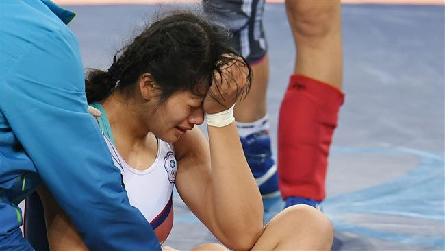 角力陳玟陵留淚傷退　首戰敗給蒙古